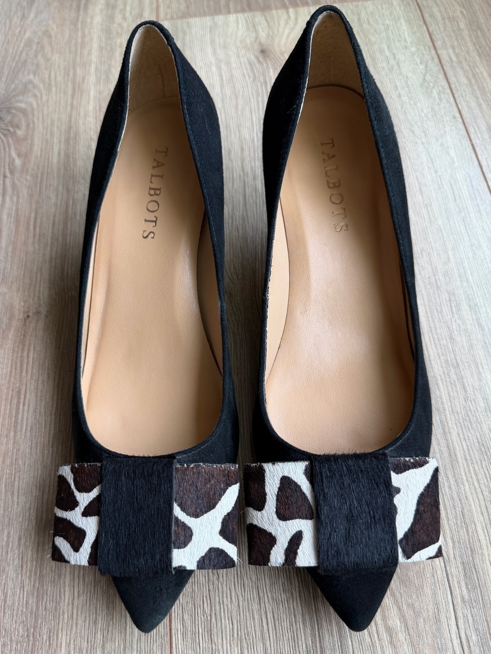 Talbots Black Pointed-Toe Pumps Animal-Print Bow Accent sz 6.5, 2 in heel Cow